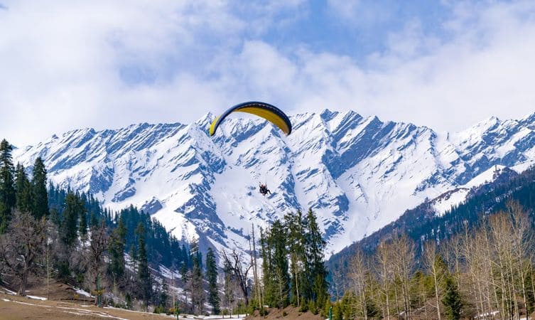 hotel in manali with mountain view