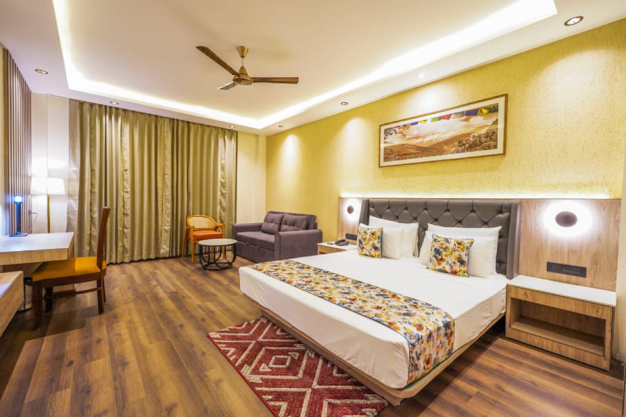 couple friendly hotel in manali