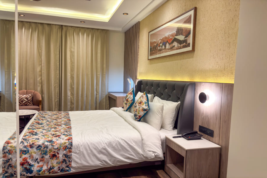 premium peak room in Manali