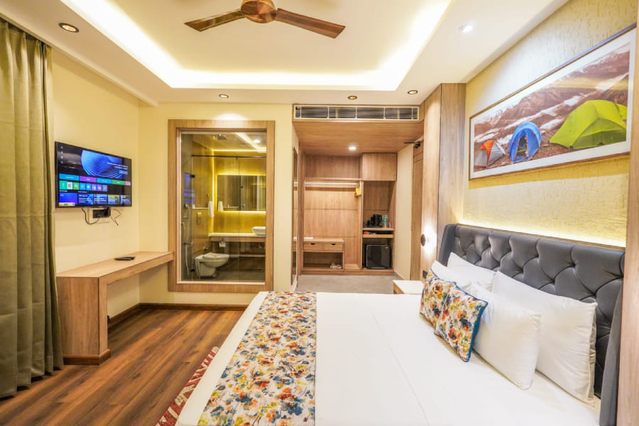 couple friendly hotel in manali